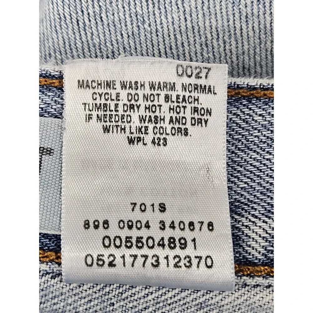 Levis excellent label
